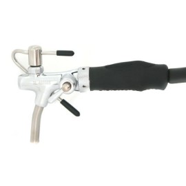 Robinet de pistolet chromé avec compensateur