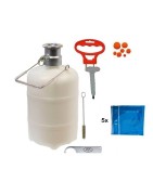 Kit de nettoyage avec fût de nettoyage et produits de sanitation.